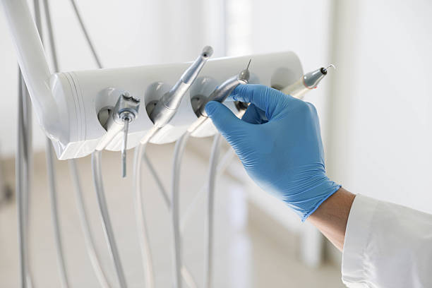 Professional Tooth Extraction technician working in Mason City, IL